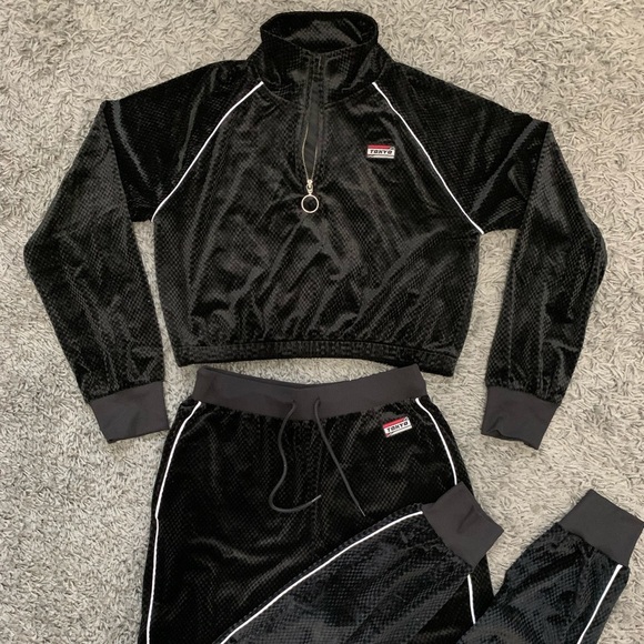 Adorable velour cropped & high waisted track suit - Picture 9 of 12